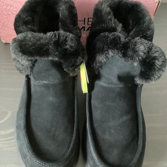 SKECHERS Women's On the Go Glacial Ultra - Moccasin Toe Winter Boots - Picture 1 of 12